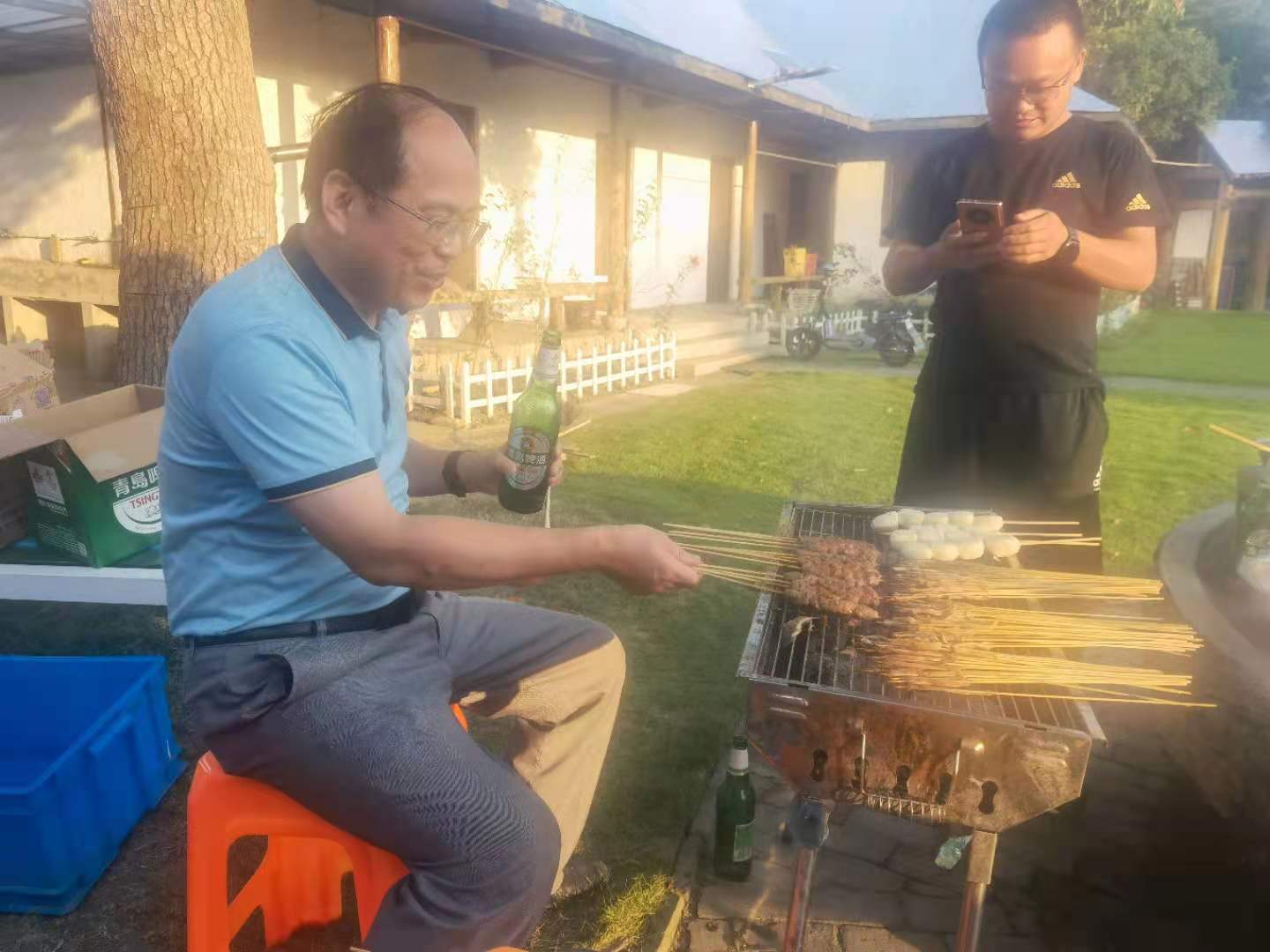 _团建烧烤简短高级文案_户外烧烤团建活动发说说